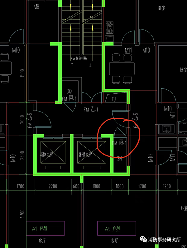 防火門、防火窗在關閉后應具有煙密閉的性能？